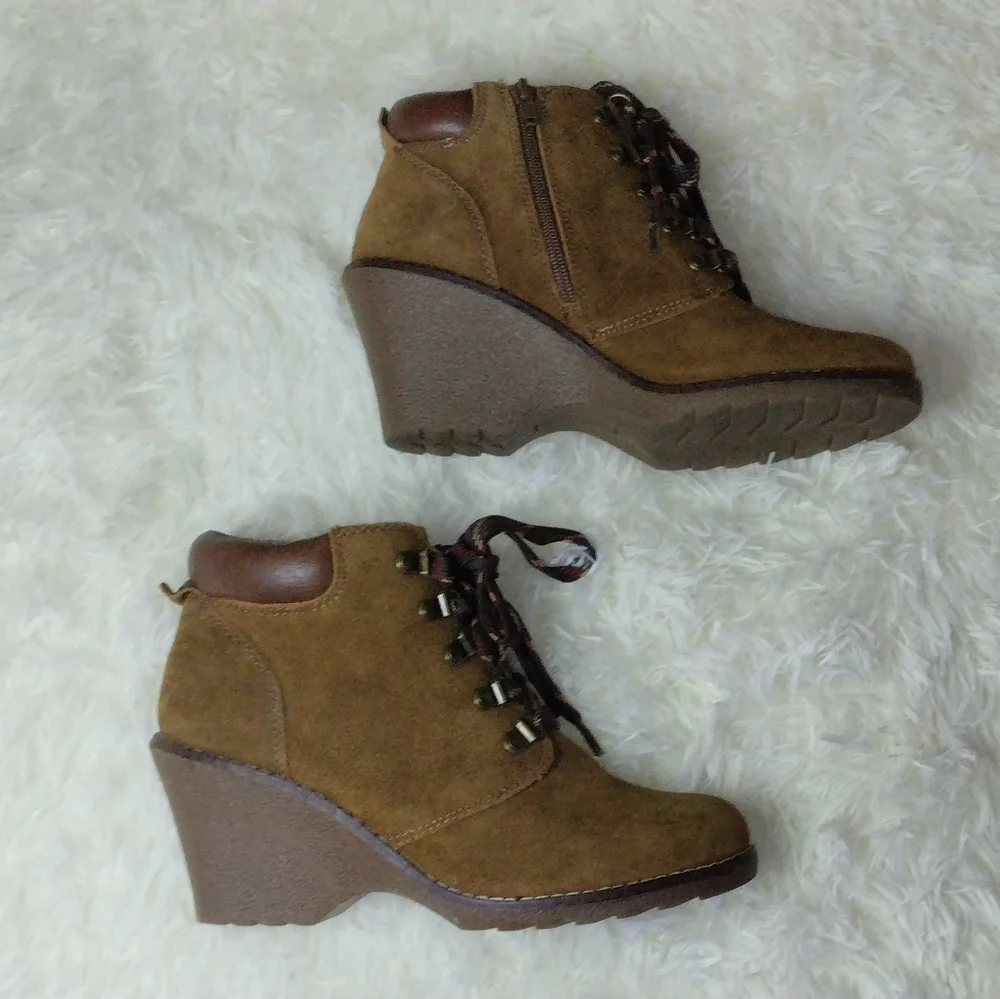 White Mountain Liberty Leather Ankle Heeled Booties Size 9.5